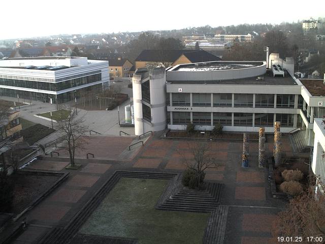 Foto der Webcam: Verwaltungsgebäude, Innenhof mit Audimax, Hörsaal-Gebäude 1