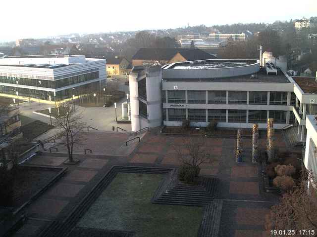 Foto der Webcam: Verwaltungsgebäude, Innenhof mit Audimax, Hörsaal-Gebäude 1