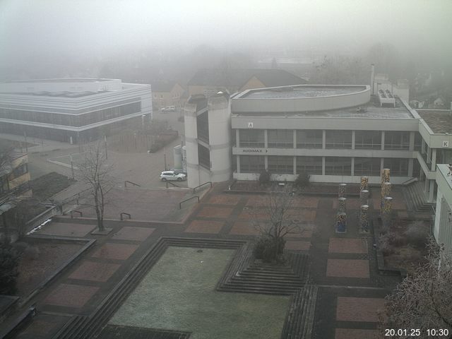 Foto der Webcam: Verwaltungsgebäude, Innenhof mit Audimax, Hörsaal-Gebäude 1