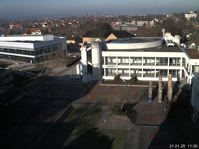 Foto der Webcam: Verwaltungsgebäude, Innenhof mit Audimax, Hörsaal-Gebäude 1