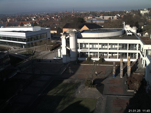 Foto der Webcam: Verwaltungsgebäude, Innenhof mit Audimax, Hörsaal-Gebäude 1