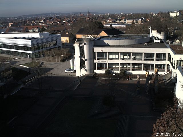 Foto der Webcam: Verwaltungsgebäude, Innenhof mit Audimax, Hörsaal-Gebäude 1