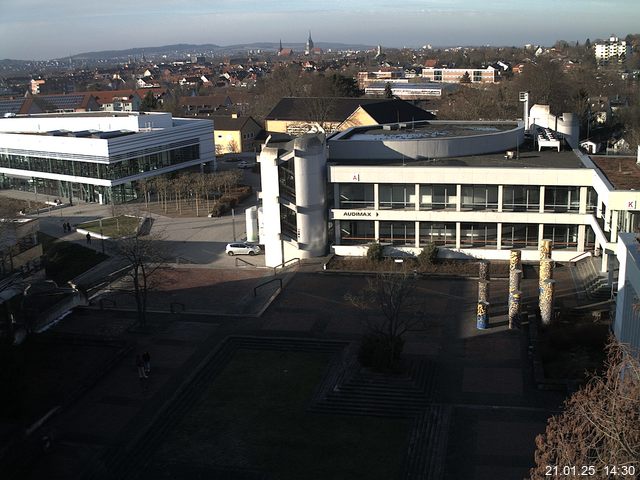 Foto der Webcam: Verwaltungsgebäude, Innenhof mit Audimax, Hörsaal-Gebäude 1