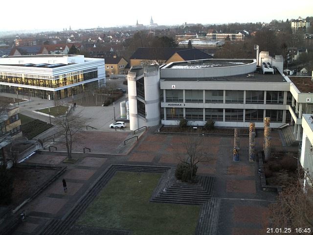 Foto der Webcam: Verwaltungsgebäude, Innenhof mit Audimax, Hörsaal-Gebäude 1