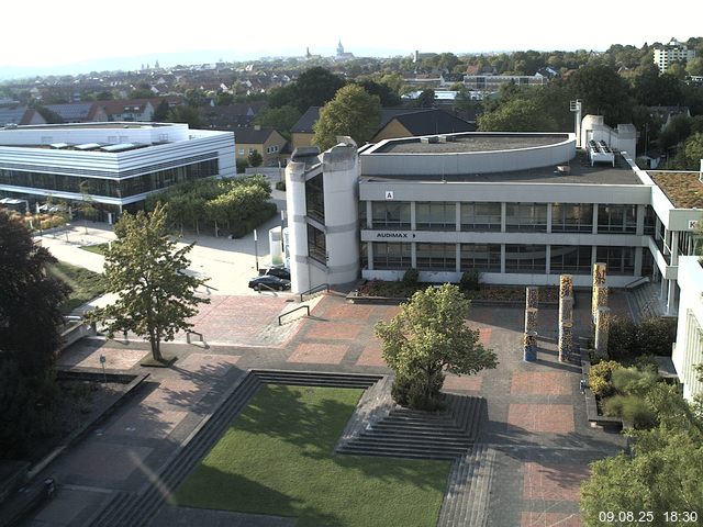 Foto der Webcam: Verwaltungsgeb&auml;ude, Innenhof mit Audimax, H&ouml;rsaal-Geb&auml;ude 1