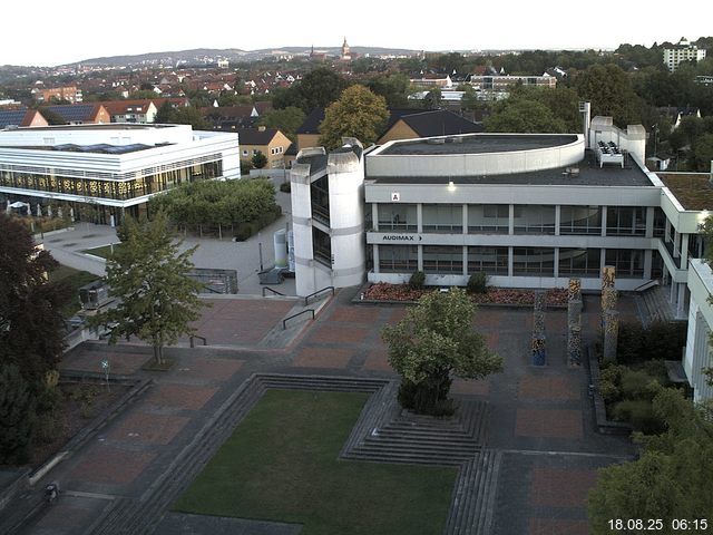 Foto der Webcam: Verwaltungsgeb&auml;ude, Innenhof mit Audimax, H&ouml;rsaal-Geb&auml;ude 1