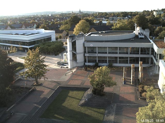 Foto der Webcam: Verwaltungsgeb&auml;ude, Innenhof mit Audimax, H&ouml;rsaal-Geb&auml;ude 1