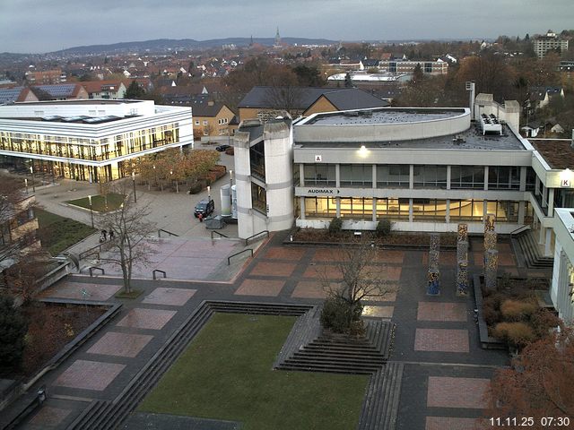 Foto der Webcam: Verwaltungsgeb&auml;ude, Innenhof mit Audimax, H&ouml;rsaal-Geb&auml;ude 1