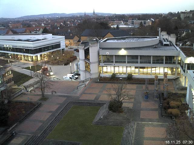 Foto der Webcam: Verwaltungsgeb&auml;ude, Innenhof mit Audimax, H&ouml;rsaal-Geb&auml;ude 1
