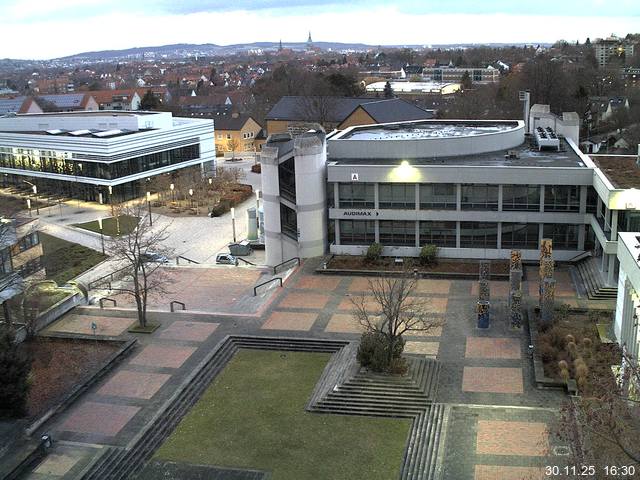 Foto der Webcam: Verwaltungsgeb&auml;ude, Innenhof mit Audimax, H&ouml;rsaal-Geb&auml;ude 1