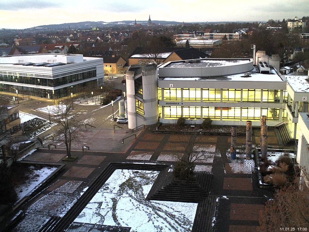 Foto der Webcam: Verwaltungsgebäude, Innenhof mit Audimax, Hörsaal-Gebäude 1