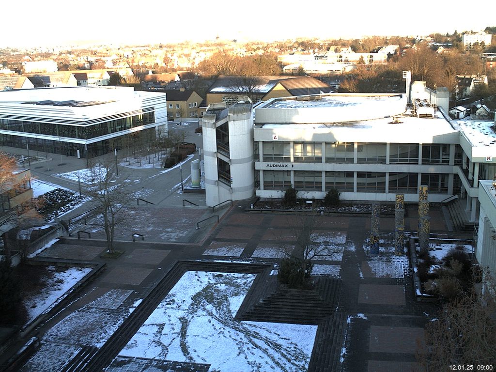 Foto der Webcam: Verwaltungsgebäude, Innenhof mit Audimax, Hörsaal-Gebäude 1