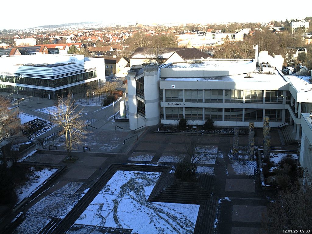 Foto der Webcam: Verwaltungsgebäude, Innenhof mit Audimax, Hörsaal-Gebäude 1