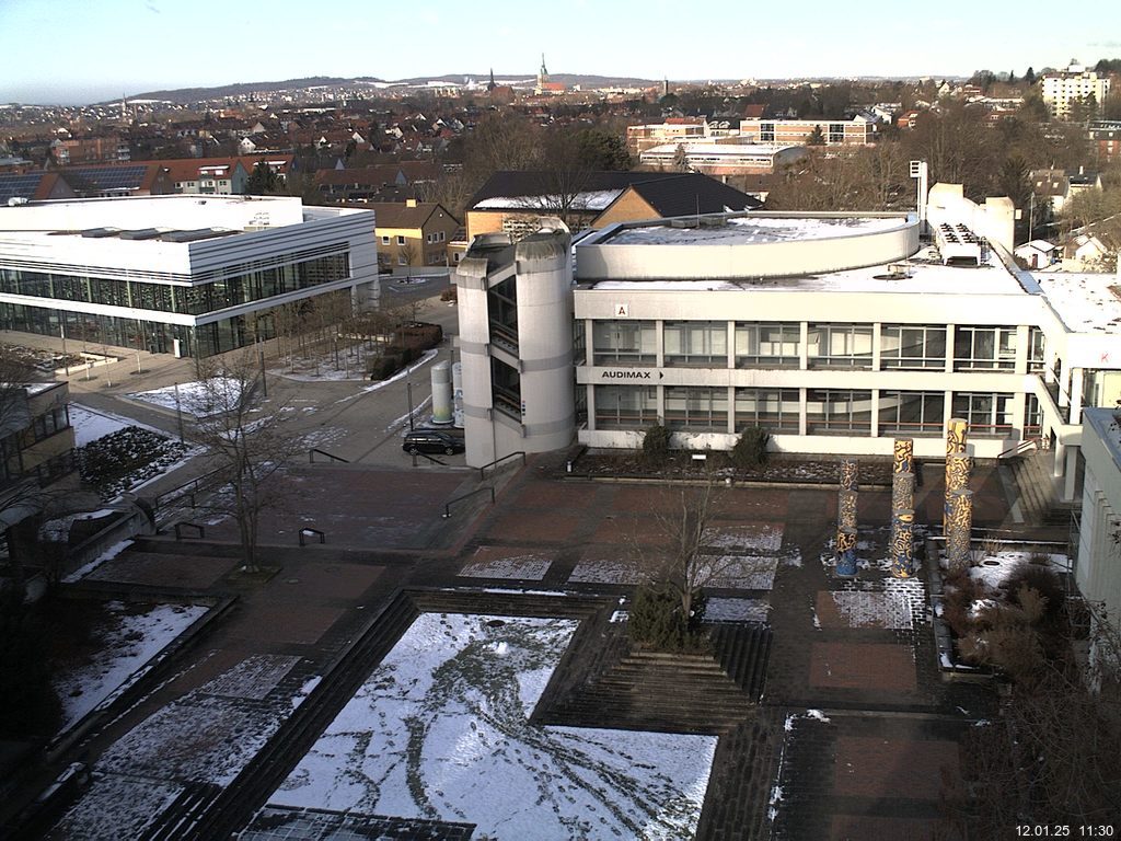 Foto der Webcam: Verwaltungsgebäude, Innenhof mit Audimax, Hörsaal-Gebäude 1