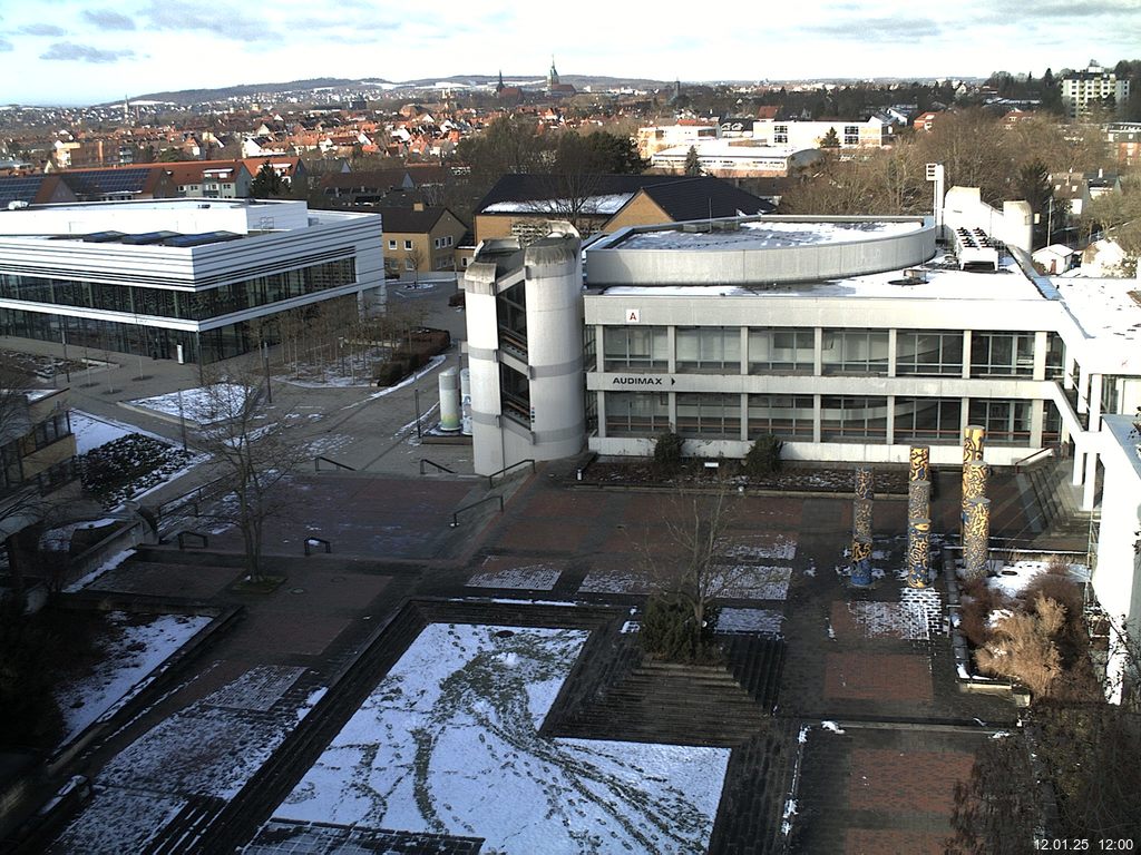 Foto der Webcam: Verwaltungsgebäude, Innenhof mit Audimax, Hörsaal-Gebäude 1