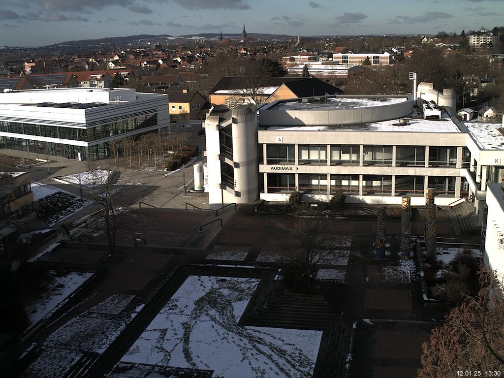 Foto der Webcam: Verwaltungsgebäude, Innenhof mit Audimax, Hörsaal-Gebäude 1