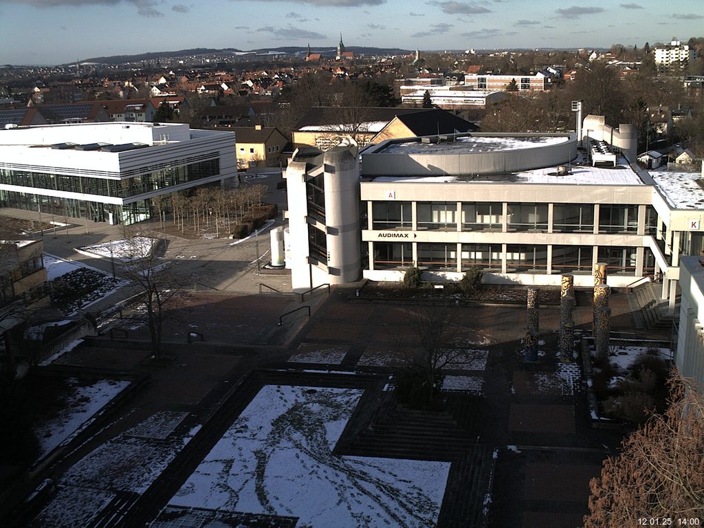 Foto der Webcam: Verwaltungsgebäude, Innenhof mit Audimax, Hörsaal-Gebäude 1