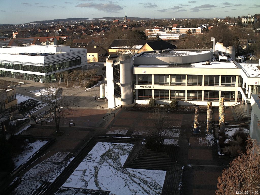 Foto der Webcam: Verwaltungsgebäude, Innenhof mit Audimax, Hörsaal-Gebäude 1