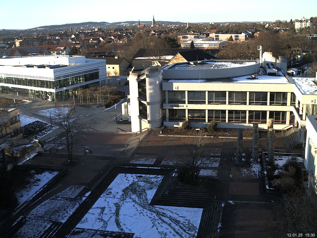 Foto der Webcam: Verwaltungsgebäude, Innenhof mit Audimax, Hörsaal-Gebäude 1