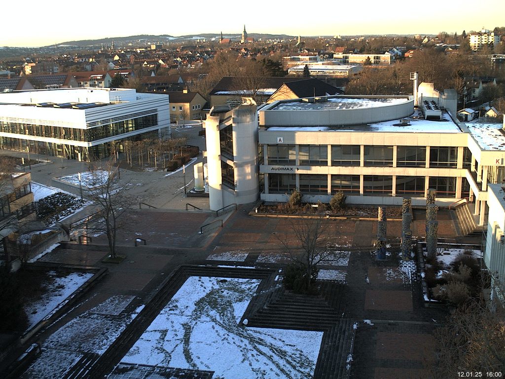 Foto der Webcam: Verwaltungsgebäude, Innenhof mit Audimax, Hörsaal-Gebäude 1