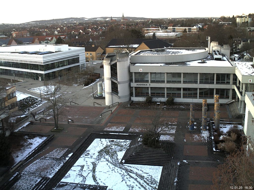 Foto der Webcam: Verwaltungsgebäude, Innenhof mit Audimax, Hörsaal-Gebäude 1