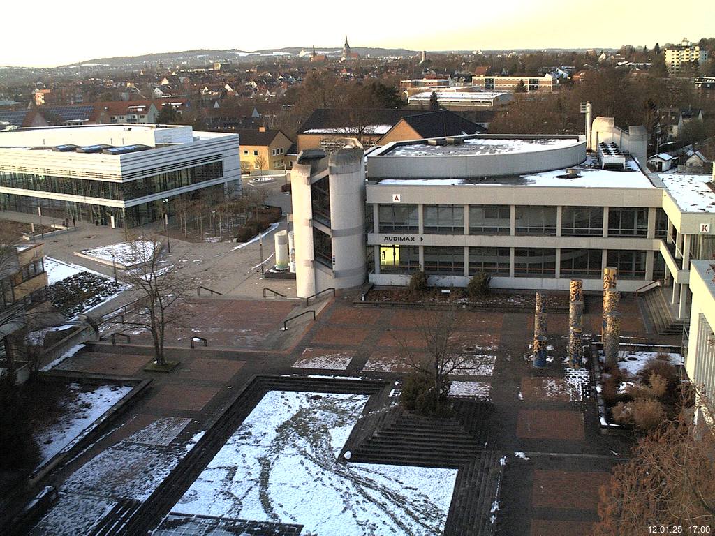 Foto der Webcam: Verwaltungsgebäude, Innenhof mit Audimax, Hörsaal-Gebäude 1