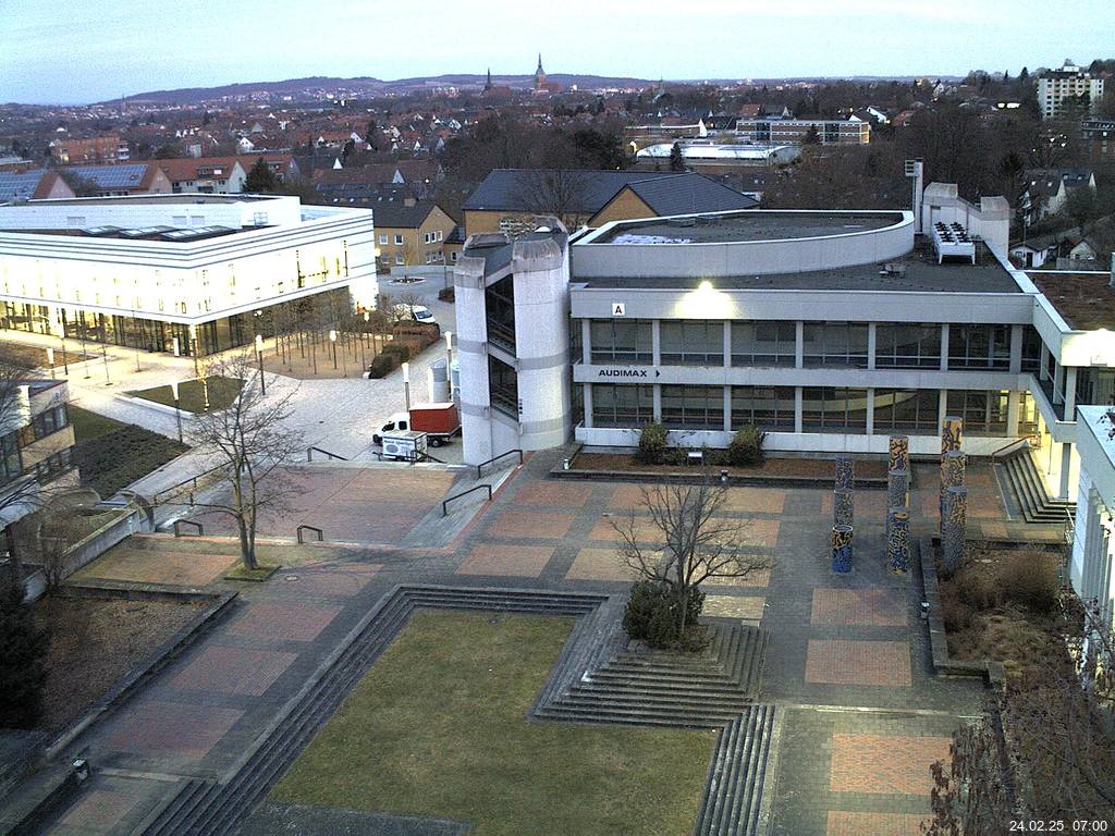 Foto der Webcam: Verwaltungsgeb&auml;ude, Innenhof mit Audimax, H&ouml;rsaal-Geb&auml;ude 1