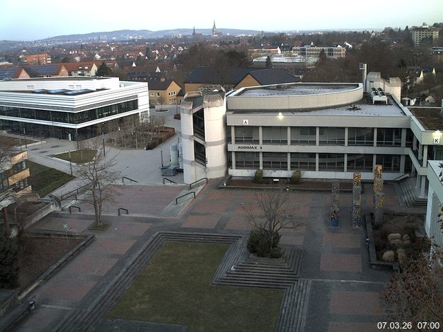 Foto der Webcam: Verwaltungsgeb&auml;ude, Innenhof mit Audimax, H&ouml;rsaal-Geb&auml;ude 1