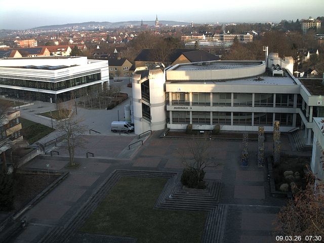 Foto der Webcam: Verwaltungsgeb&auml;ude, Innenhof mit Audimax, H&ouml;rsaal-Geb&auml;ude 1