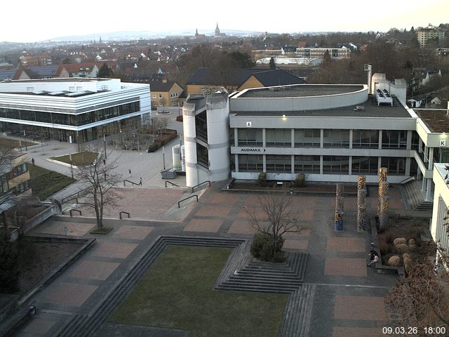 Foto der Webcam: Verwaltungsgeb&auml;ude, Innenhof mit Audimax, H&ouml;rsaal-Geb&auml;ude 1