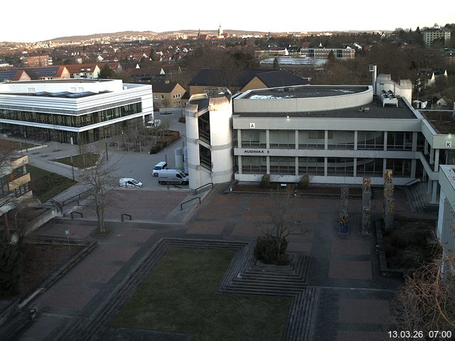 Foto der Webcam: Verwaltungsgeb&auml;ude, Innenhof mit Audimax, H&ouml;rsaal-Geb&auml;ude 1