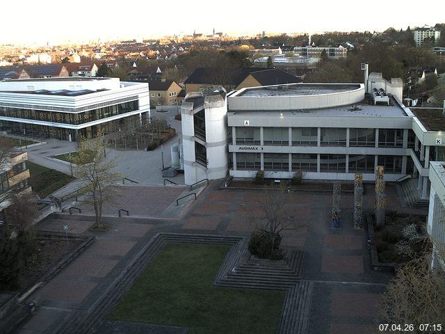 Foto der Webcam: Verwaltungsgeb&auml;ude, Innenhof mit Audimax, H&ouml;rsaal-Geb&auml;ude 1