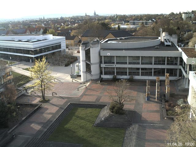 Foto der Webcam: Verwaltungsgeb&auml;ude, Innenhof mit Audimax, H&ouml;rsaal-Geb&auml;ude 1
