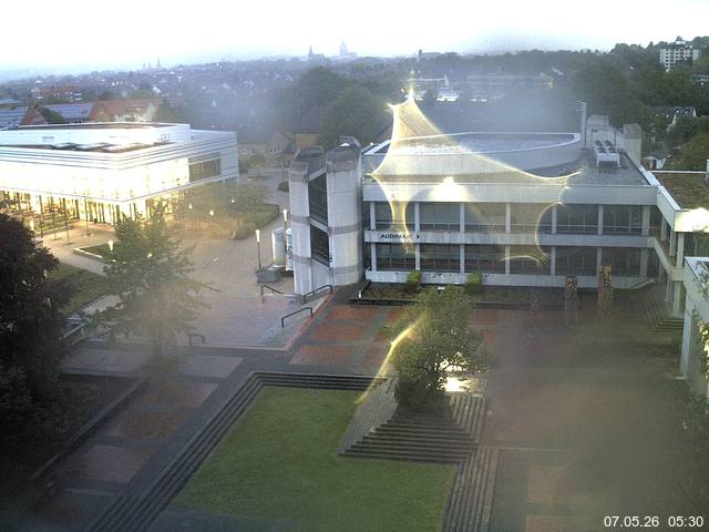Foto der Webcam: Verwaltungsgeb&auml;ude, Innenhof mit Audimax, H&ouml;rsaal-Geb&auml;ude 1