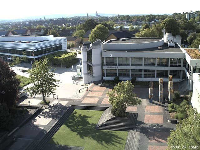 Foto der Webcam: Verwaltungsgeb&auml;ude, Innenhof mit Audimax, H&ouml;rsaal-Geb&auml;ude 1