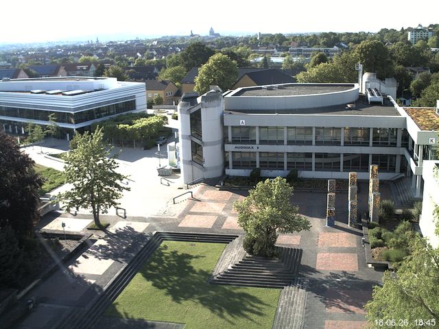 Foto der Webcam: Verwaltungsgeb&auml;ude, Innenhof mit Audimax, H&ouml;rsaal-Geb&auml;ude 1