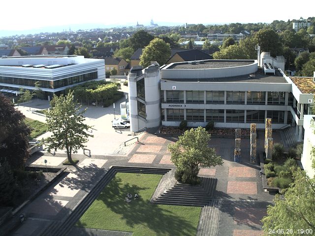 Foto der Webcam: Verwaltungsgeb&auml;ude, Innenhof mit Audimax, H&ouml;rsaal-Geb&auml;ude 1