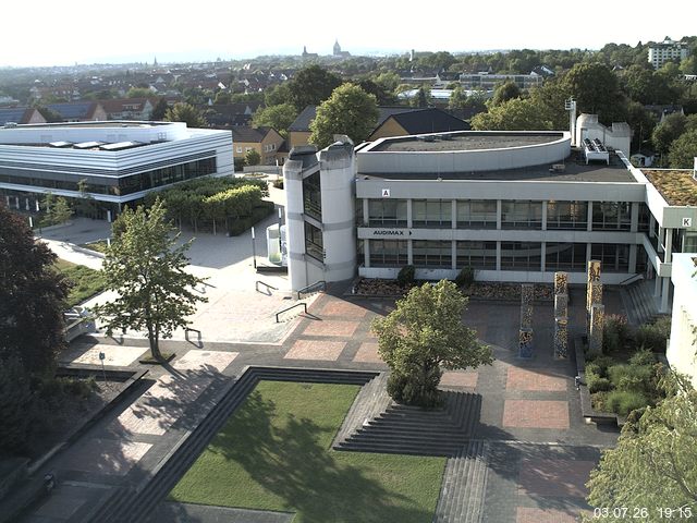 Foto der Webcam: Verwaltungsgeb&auml;ude, Innenhof mit Audimax, H&ouml;rsaal-Geb&auml;ude 1