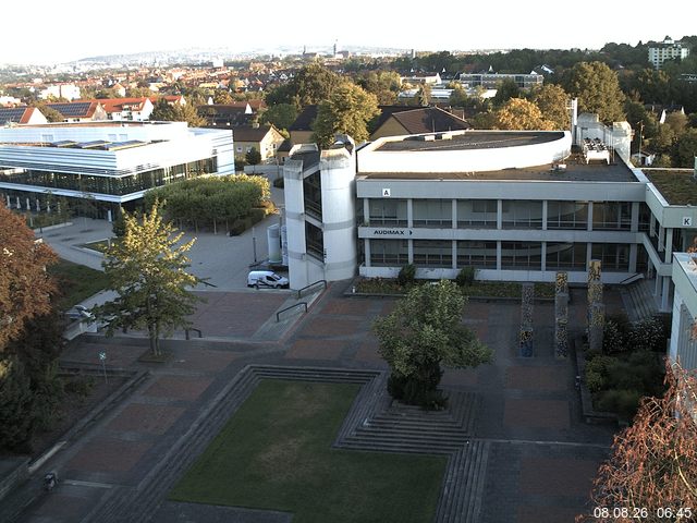 Foto der Webcam: Verwaltungsgeb&auml;ude, Innenhof mit Audimax, H&ouml;rsaal-Geb&auml;ude 1