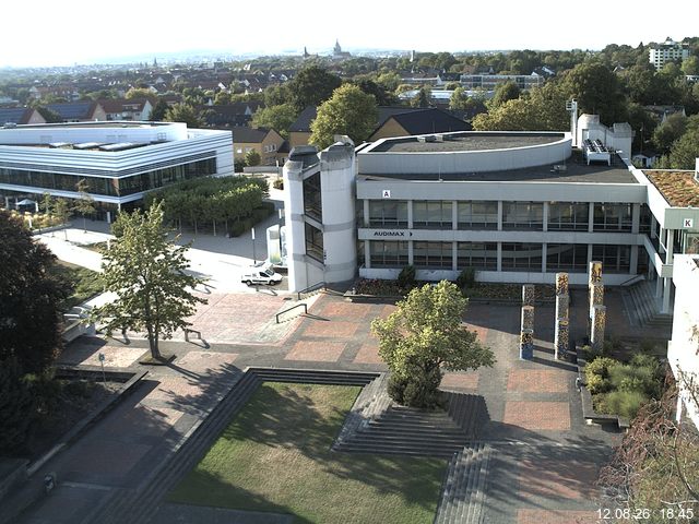 Foto der Webcam: Verwaltungsgeb&auml;ude, Innenhof mit Audimax, H&ouml;rsaal-Geb&auml;ude 1