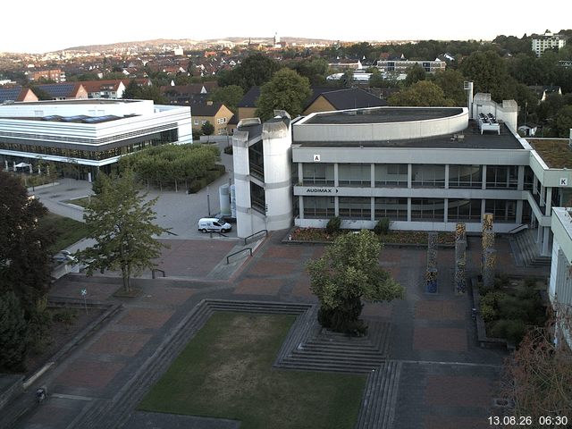 Foto der Webcam: Verwaltungsgeb&auml;ude, Innenhof mit Audimax, H&ouml;rsaal-Geb&auml;ude 1