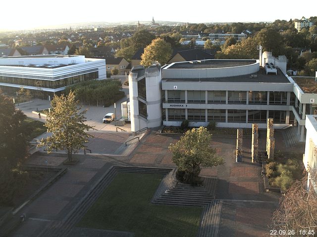 Foto der Webcam: Verwaltungsgeb&auml;ude, Innenhof mit Audimax, H&ouml;rsaal-Geb&auml;ude 1