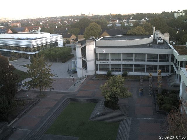 Foto der Webcam: Verwaltungsgeb&auml;ude, Innenhof mit Audimax, H&ouml;rsaal-Geb&auml;ude 1