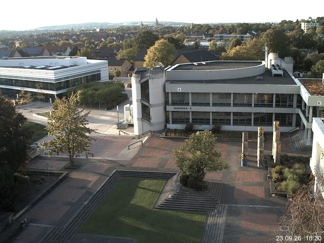 Foto der Webcam: Verwaltungsgeb&auml;ude, Innenhof mit Audimax, H&ouml;rsaal-Geb&auml;ude 1
