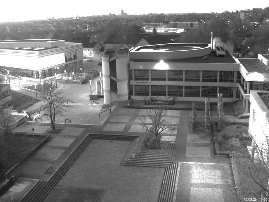 Foto der Webcam: Verwaltungsgeb&auml;ude, Innenhof mit Audimax, H&ouml;rsaal-Geb&auml;ude 1