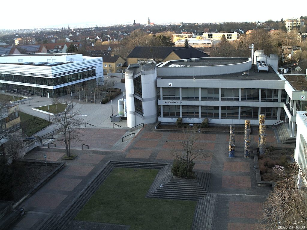 Foto der Webcam: Verwaltungsgeb&auml;ude, Innenhof mit Audimax, H&ouml;rsaal-Geb&auml;ude 1