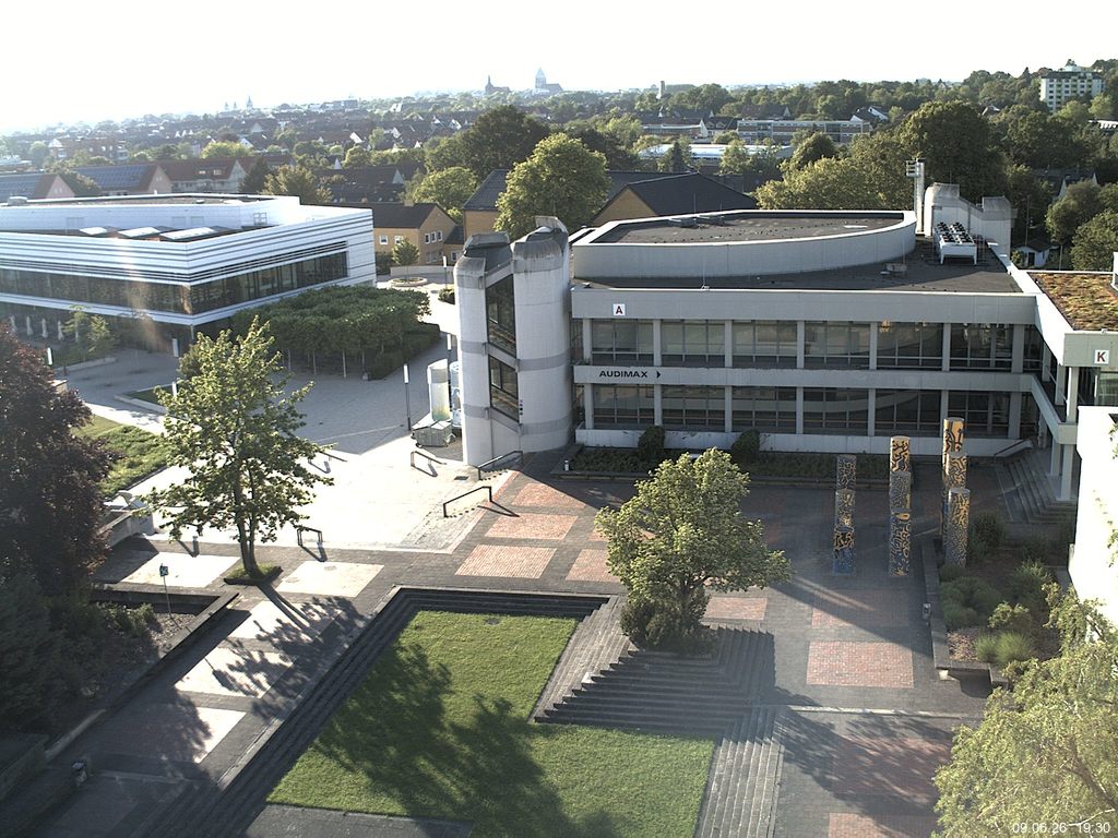 Foto der Webcam: Verwaltungsgeb&auml;ude, Innenhof mit Audimax, H&ouml;rsaal-Geb&auml;ude 1