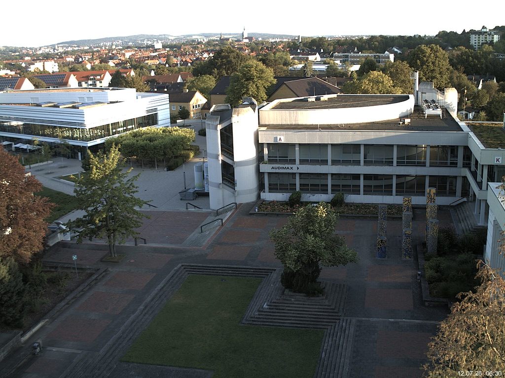 Foto der Webcam: Verwaltungsgeb&auml;ude, Innenhof mit Audimax, H&ouml;rsaal-Geb&auml;ude 1