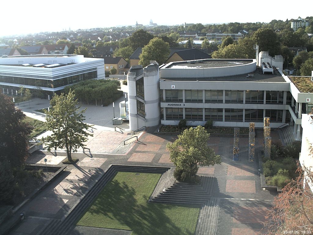 Foto der Webcam: Verwaltungsgeb&auml;ude, Innenhof mit Audimax, H&ouml;rsaal-Geb&auml;ude 1