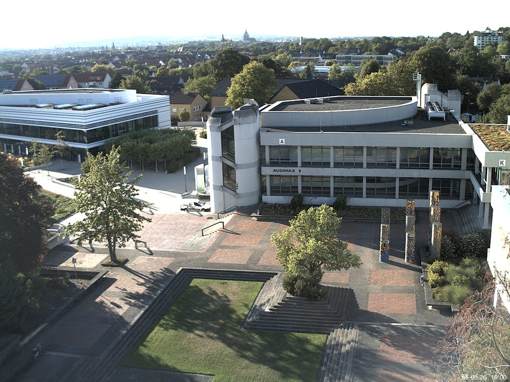 Foto der Webcam: Verwaltungsgeb&auml;ude, Innenhof mit Audimax, H&ouml;rsaal-Geb&auml;ude 1